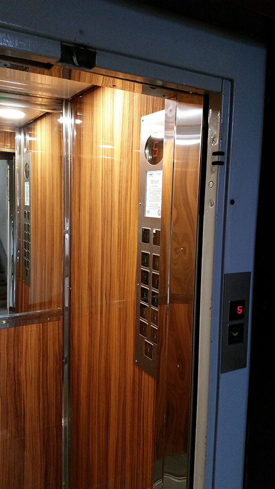 Budapest VIII. kerület, Leonardo da Vinci utca 12-14. - felvonógép, felvonó hajtótárcsa, felvonóvezérlés, felvonó szerelés