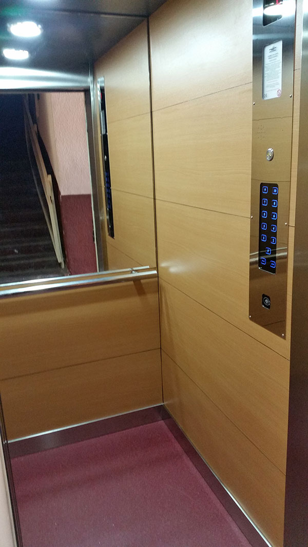 Modernizáció és felvonó fülkék esztétikai felújítása.